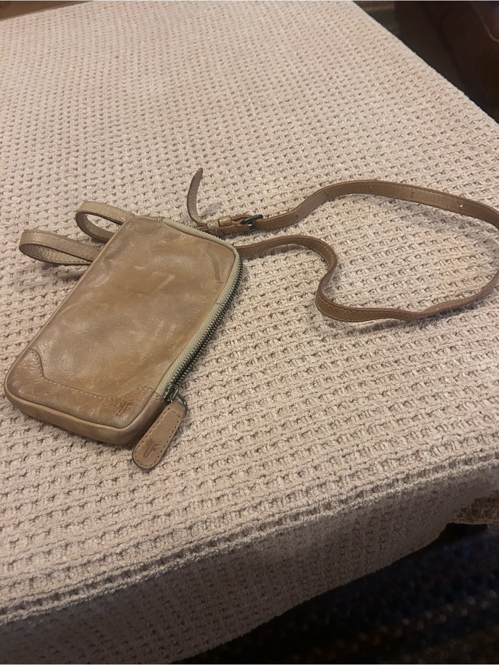 HOBO Small Leather Crossbody Pouch in Tan